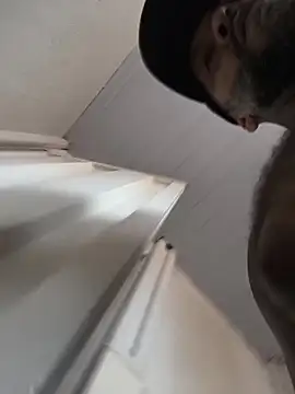 morenoteza0 online show from 12-21-25, 05:47