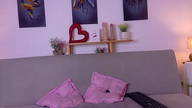 Snapshot of nairagold_ chatting on 04-30-26, 12:06 nairagold online show from 04-30-26, 12:06