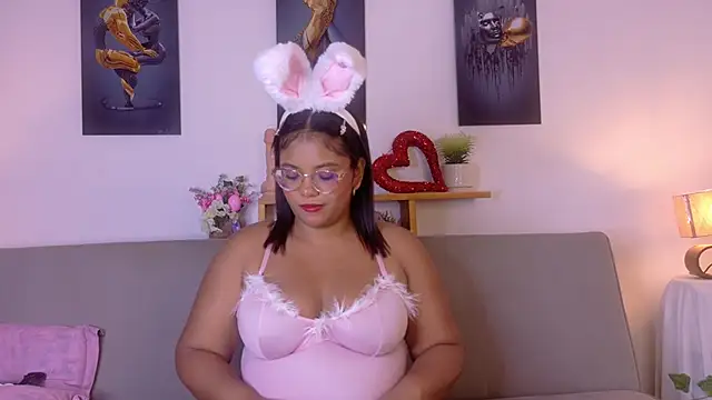 Snapshot of nairagold_ chatting on 06-01-26, 01:39 nairagold online show from 06-01-26, 01:39