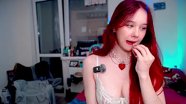 Snapshot of MaryJane_x_Peter chatting on 12-18-25, 03:38 MaryJane x Peter online show from 12-18-25, 03:38