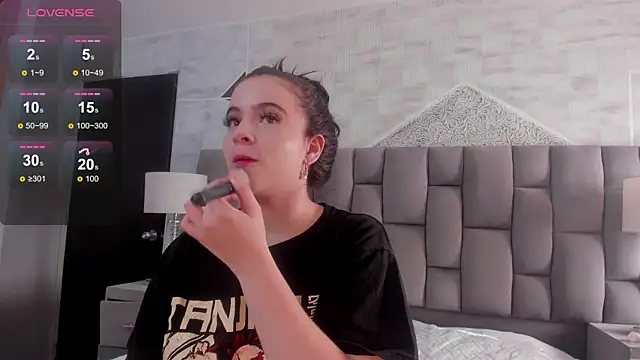 Snapshot of ChannelWhitee_ chatting on 01-18-26, 08:56 ChannelWhitee online show from 01-18-26, 08:56