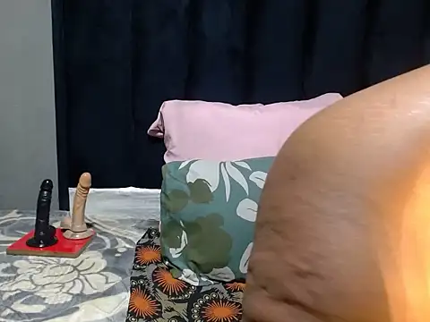 Snapshot of SpicyKitty33 chatting on 12-20-25, 06:11 SpicyKitty33 online show from 12-20-25, 06:11