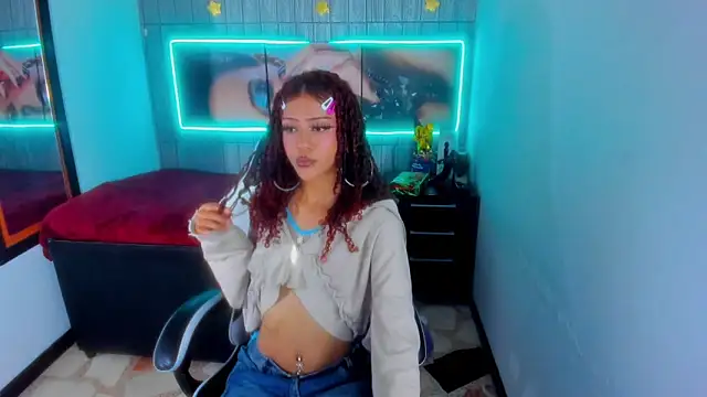 Snapshot of dolly_boob chatting on 12-20-25, 04:59 dolly boob online show from 12-20-25, 04:59