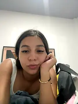 Snapshot of Babyabril18_ chatting on 12-23-25, 01:16 Babyabril18 online show from 12-23-25, 01:16