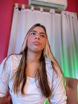 Snapshot of MiaSizzle chatting on 02-04-26, 01:28 MiaSizzle online show from 02-04-26, 01:28