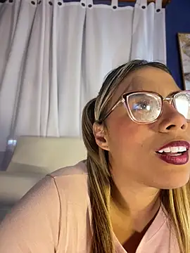 Snapshot of MiaSizzle chatting on 02-20-26, 08:00 MiaSizzle online show from 02-20-26, 08:00