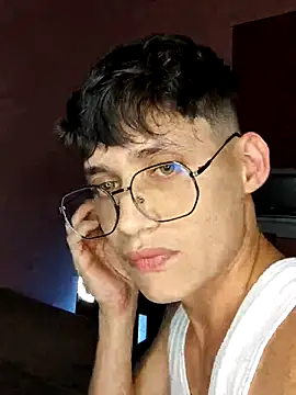 Snapshot of Axell-1997 chatting on 12-23-25, 01:16 Axell-1997 online show from 12-23-25, 01:16