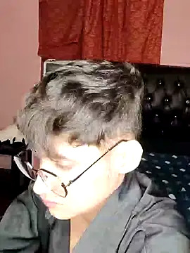 Snapshot of Axell-1997 chatting on 12-21-25, 12:02 Axell-1997 online show from 12-21-25, 12:02