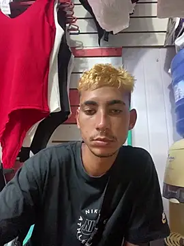 Snapshot of GuioficialBr chatting on 12-22-25, 05:57 GuioficialBr online show from 12-22-25, 05:57