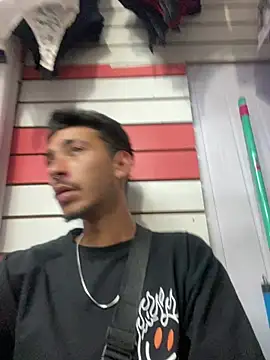 Snapshot of GuioficialBr chatting on 02-08-26, 01:20 GuioficialBr online show from 02-08-26, 01:20