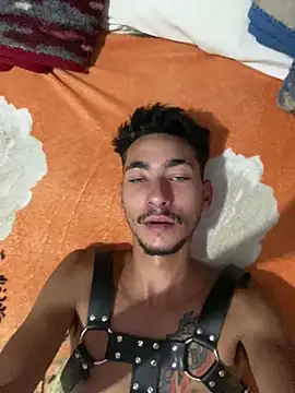 Snapshot of GuioficialBr chatting on 02-05-26, 04:52 GuioficialBr online show from 02-05-26, 04:52