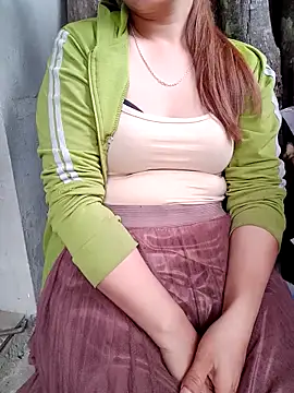 Snapshot of yula-bi chatting on 06-17-26, 12:11 yula-bi online show from 06-17-26, 12:11