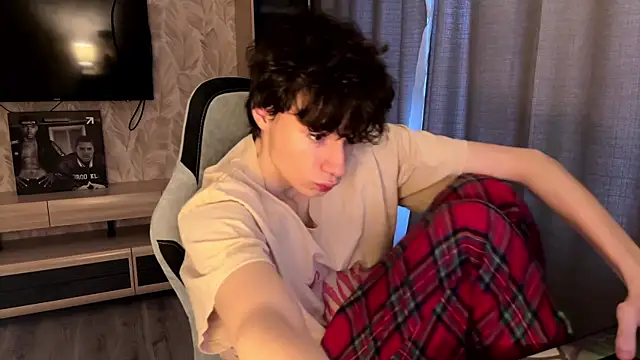 Snapshot of Eddy_Blare chatting on 12-22-25, 07:52 Eddy Blare online show from 12-22-25, 07:52