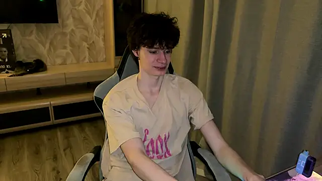 Snapshot of Eddy_Blare chatting on 01-13-26, 06:23 Eddy Blare online show from 01-13-26, 06:23