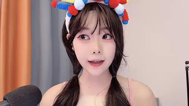 smalldaisy online show from 02-08-26, 01:36