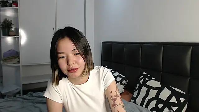 niia mur online show from 02-22-26, 05:58