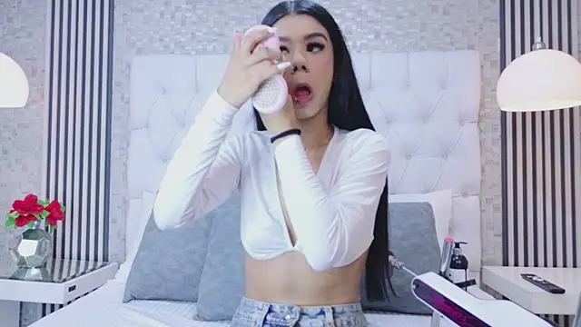 Snapshot of VioletGracee chatting on 02-25-26, 12:38 VioletGracee online show from 02-25-26, 12:38