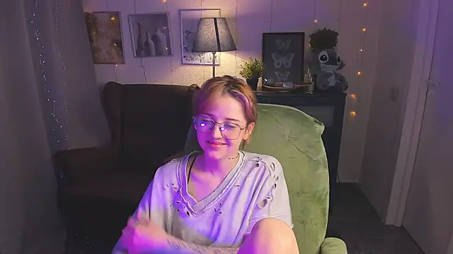 Snapshot of SarahShelby chatting on 05-22-26, 09:13 SarahShelby online show from 05-22-26, 09:13
