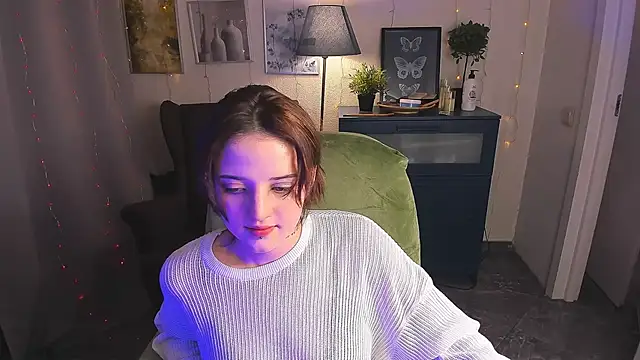Snapshot of SarahShelby chatting on 06-06-26, 10:15 SarahShelby online show from 06-06-26, 10:15