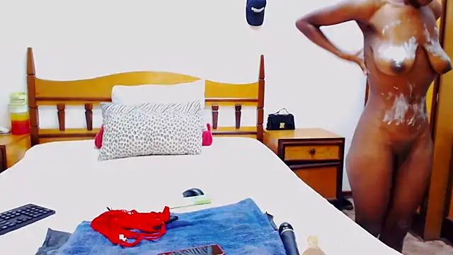 Snapshot of DarkAfricanLadyxx chatting on 02-17-26, 07:44 DarkAfricanLadyxx online show from 02-17-26, 07:44