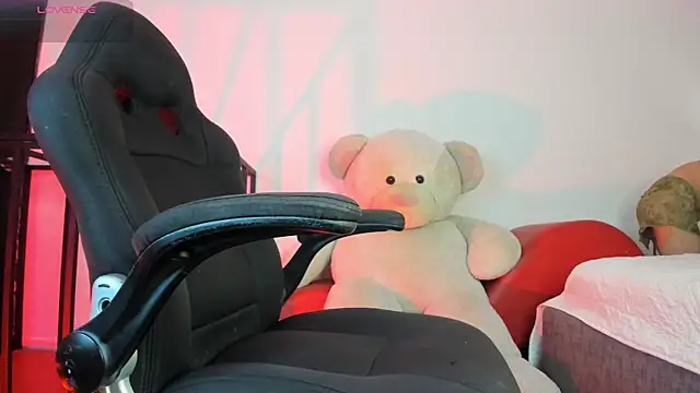 Snapshot of Charlotteinpole chatting on 02-13-26, 04:12 Charlotteinpole online show from 02-13-26, 04:12