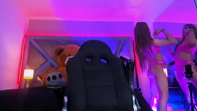 Snapshot of Charlotteinpole chatting on 02-22-26, 03:53 Charlotteinpole online show from 02-22-26, 03:53