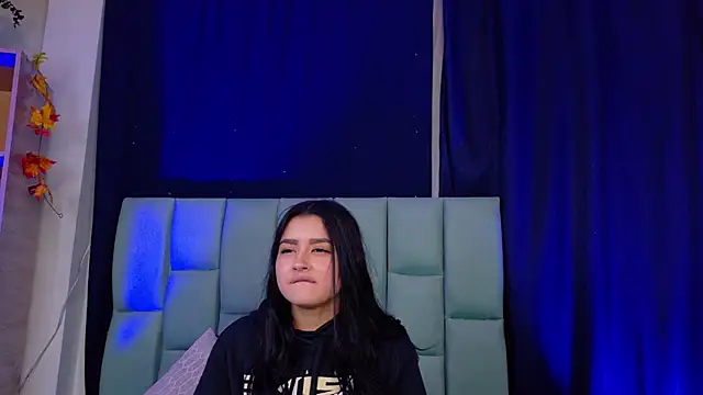 Emilyy05  online show from 06-27-26, 03:01