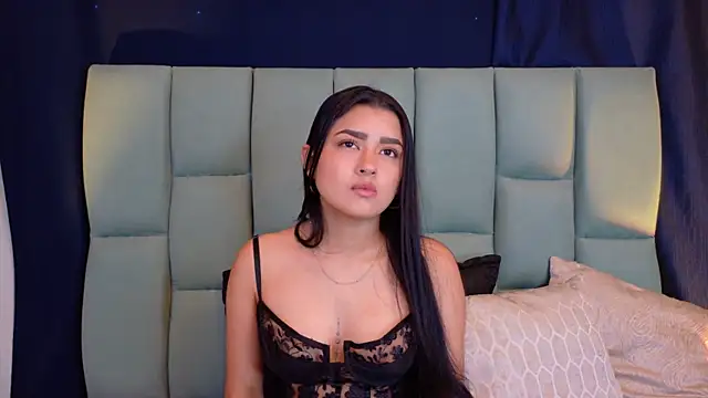 Emilyy05  online show from 07-16-26, 12:40