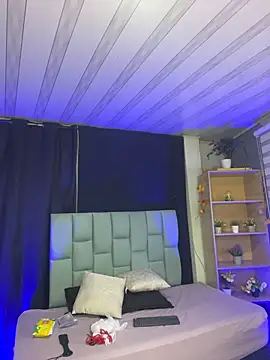 Emilyy05  online show from 06-19-26, 12:38