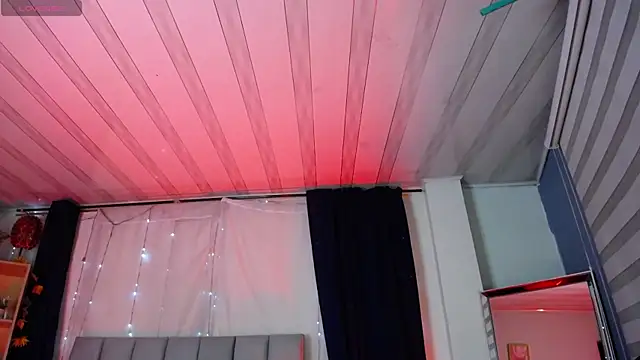 Emilyy05  online show from 01-10-26, 03:13