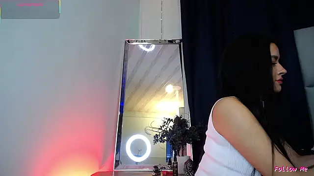 Emilyy05  online show from 03-06-26, 01:00