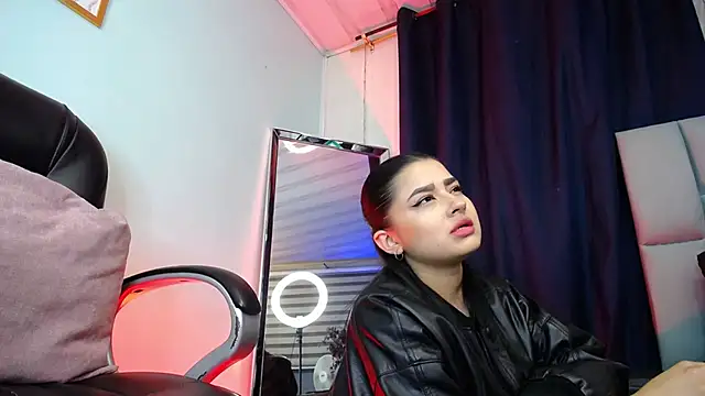 Emilyy05  online show from 02-28-26, 03:39