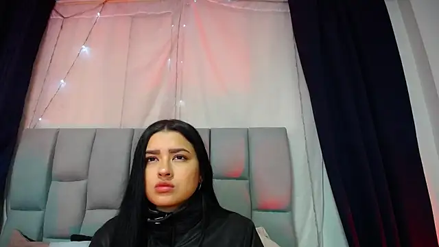 Emilyy05  online show from 01-11-26, 03:13