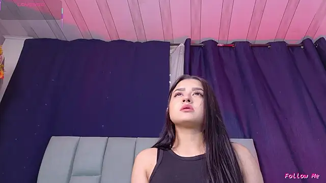 Snapshot of Emilyy05_ chatting on 04-18-26, 12:35 Emilyy05 online show from 04-18-26, 12:35
