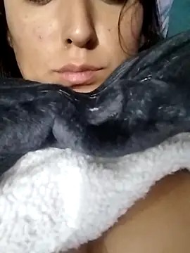 Snapshot of vanNe78 chatting on 12-21-25, 08:16 vanNe78 online show from 12-21-25, 08:16