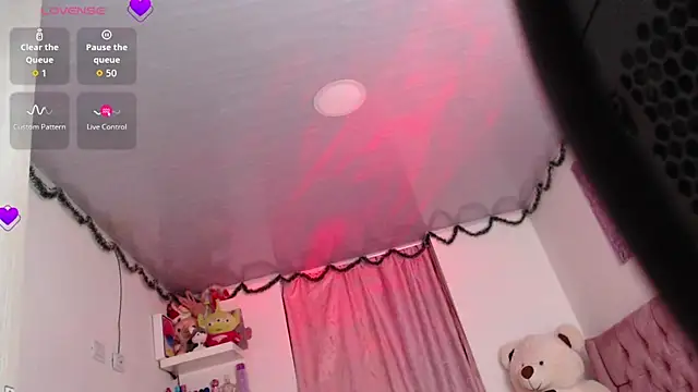 Snapshot of violett_brown9 chatting on 06-25-26, 07:02 violett brown9 online show from 06-25-26, 07:02
