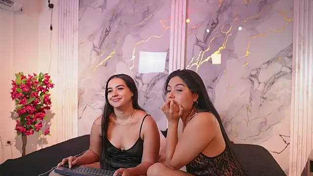 Scarlet and naomi online show from 01-14-26, 05:11