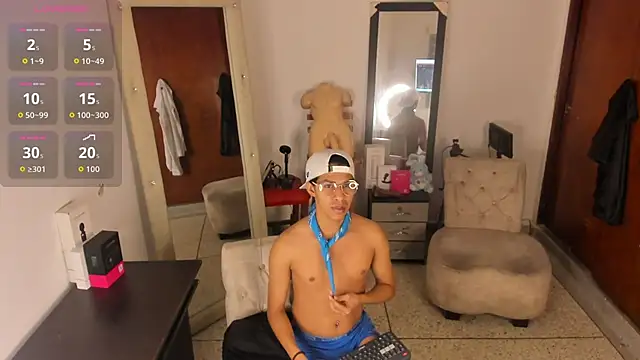 Snapshot of Victor_LatinBoy chatting on 04-10-26, 04:52 Victor LatinBoy online show from 04-10-26, 04:52