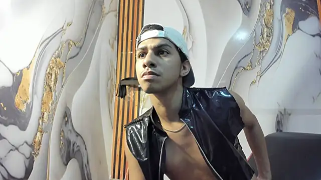 Snapshot of Victor_LatinBoy chatting on 01-11-26, 12:01 Victor LatinBoy online show from 01-11-26, 12:01