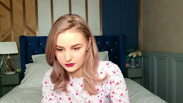 Molly Voss online show from 01-18-26, 05:44