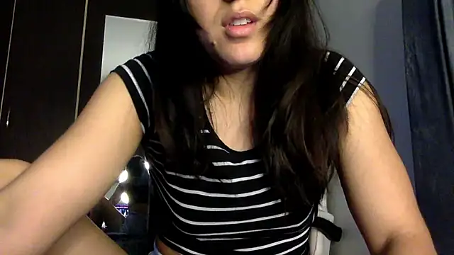 Snapshot of Sofii_unicorn chatting on 05-20-26, 08:06 Sofii unicorn online show from 05-20-26, 08:06