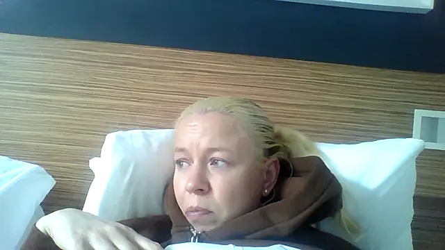 jennyblondeuk online show from 04-10-26, 04:25