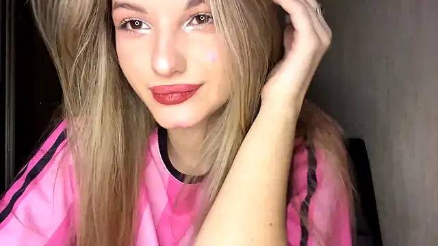 EmllyLighty online show from 01-12-26, 08:21