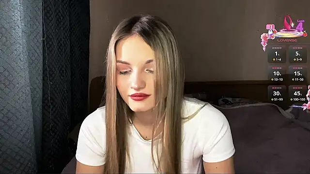 Snapshot of EmllyLighty chatting on 02-13-26, 08:14 EmllyLighty online show from 02-13-26, 08:14