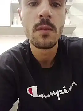 Snapshot of henrinnvv25 chatting on 12-21-25, 04:25 henrinnvv25 online show from 12-21-25, 04:25