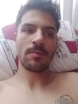 Snapshot of henrinnvv25 chatting on 12-20-25, 01:14 henrinnvv25 online show from 12-20-25, 01:14