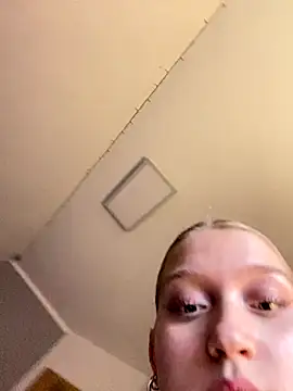 EmmiPemmi online show from 12-21-25, 01:46