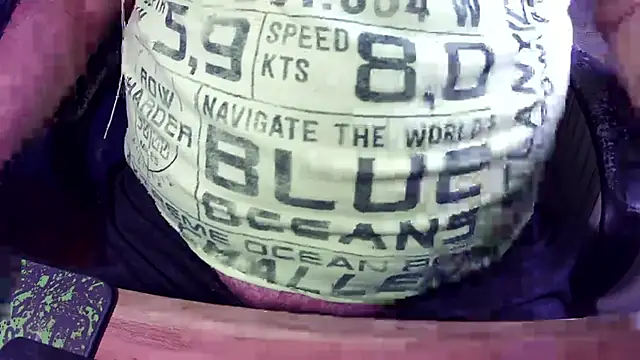 Snapshot of passatwind chatting on 02-06-26, 01:29 passatwind online show from 02-06-26, 01:29