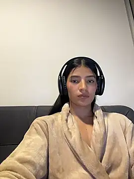 Snapshot of Ema_Rose_ chatting on 06-18-26, 12:53 Ema Rose online show from 06-18-26, 12:53