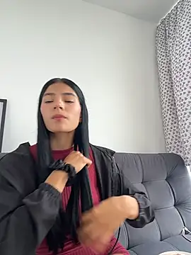 Snapshot of Ema_Rose_ chatting on 06-19-26, 04:13 Ema Rose online show from 06-19-26, 04:13
